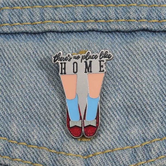 🏡🌪️🏡 “WIZARD OF OZ” “THERE’S NO PLACE LIKE HOME” ENAMEL PIN🏡🌪️🏡 - Picture 7 of 7